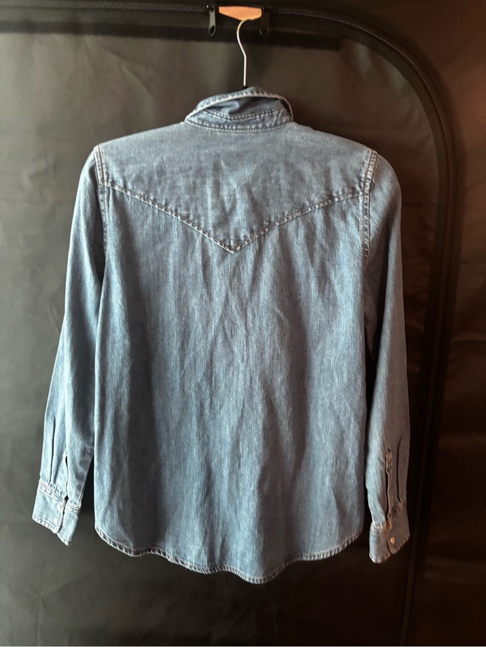 NWT Old Navy Button Snap 90's Mom Chambray Shirt - Picture 6 of 9